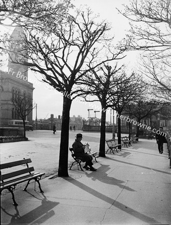 RAILWAY STATION & TOWN HALL MAN READING